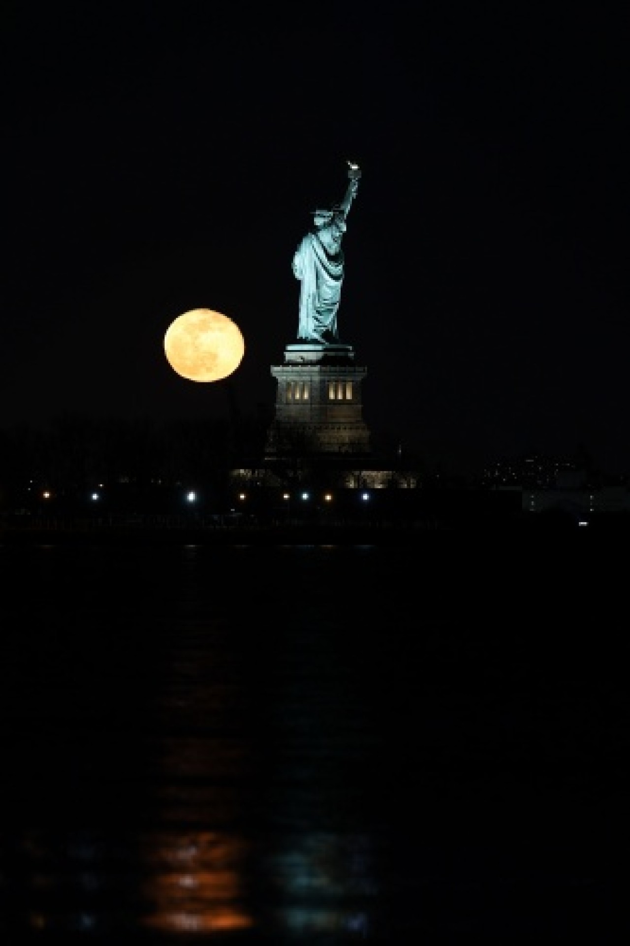 New York'da beliren dolunay,  görsel şölen sundu 9