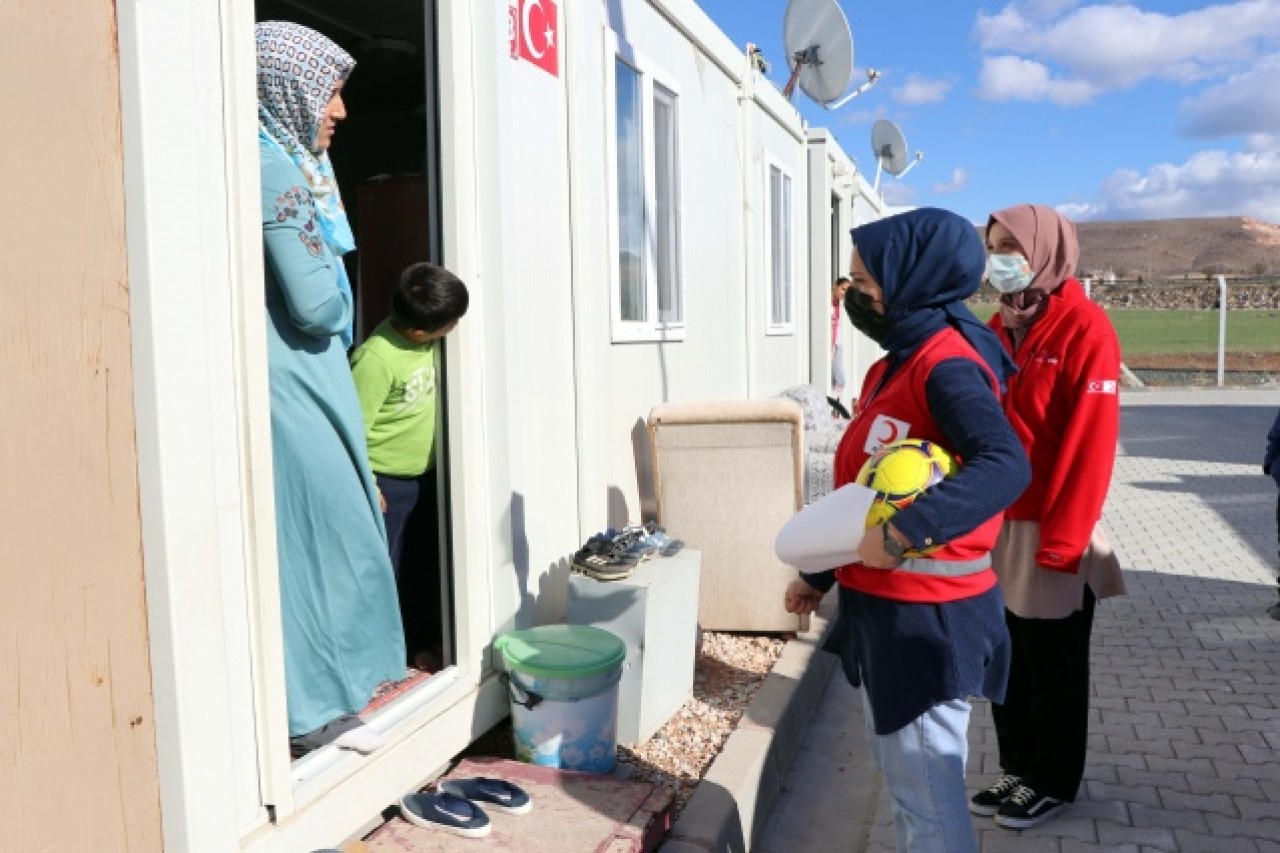 Depremzede çocukların hayallerini Kızılay gönüllüleri gerçekleştiriyor 9