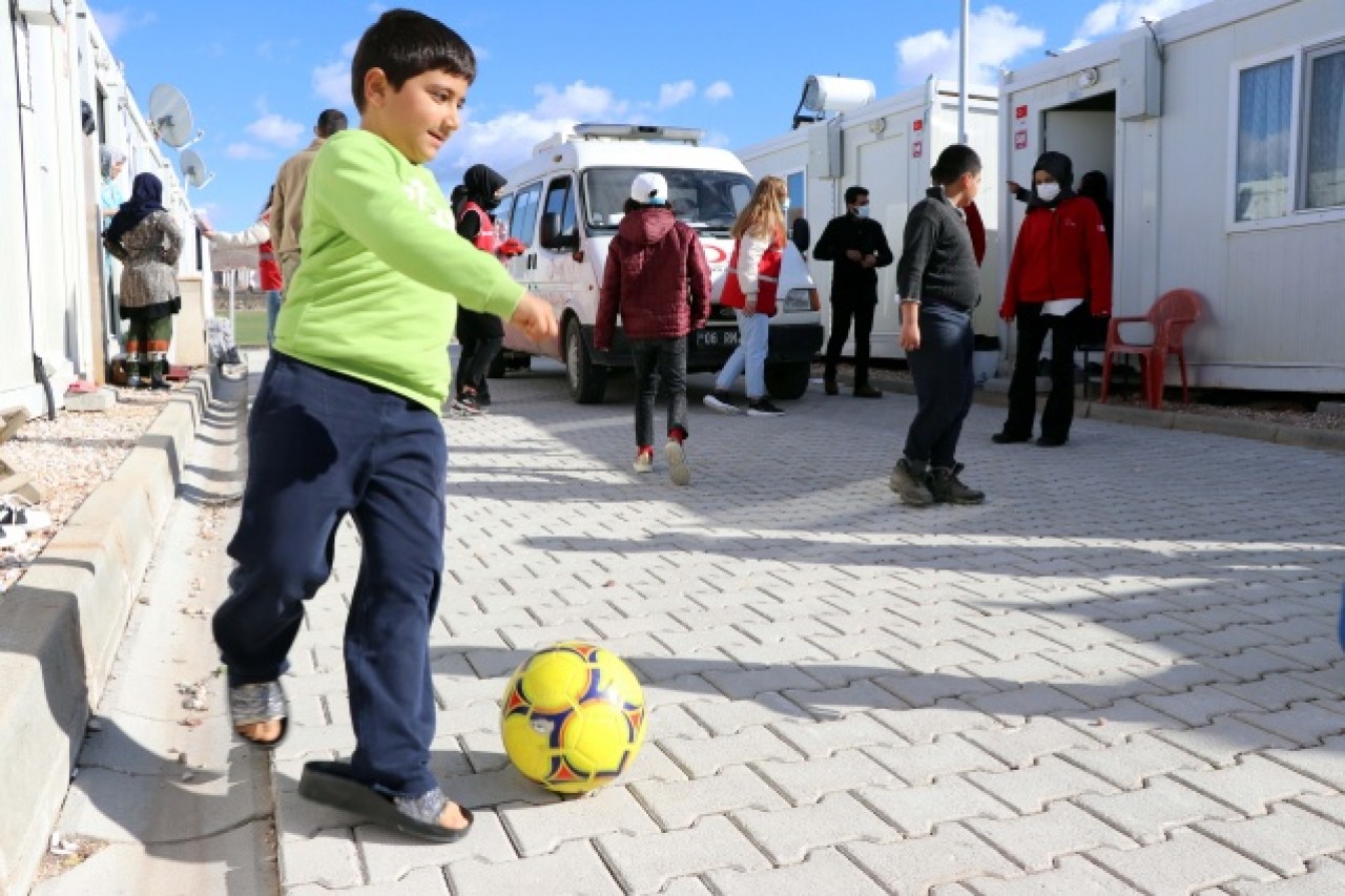Depremzede çocukların hayallerini Kızılay gönüllüleri gerçekleştiriyor 8