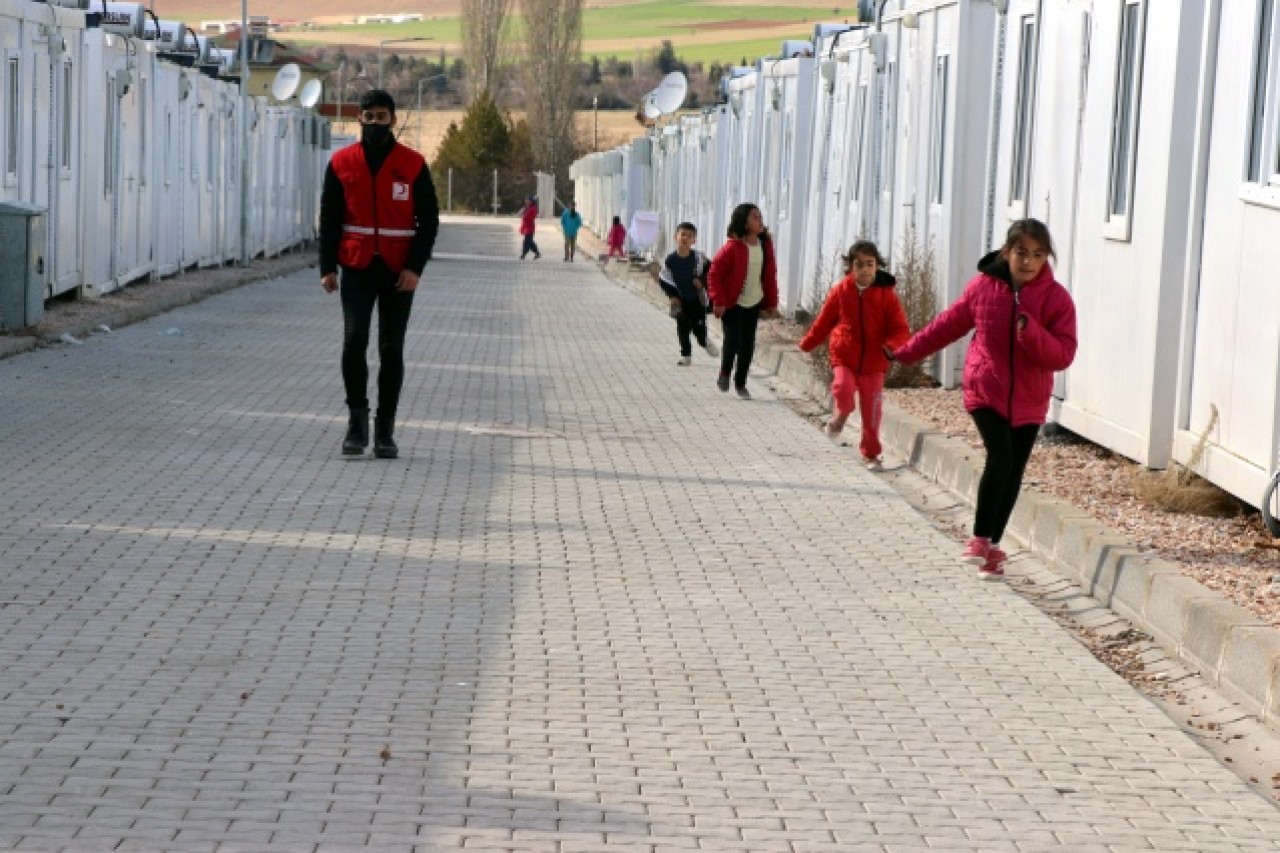 Depremzede çocukların hayallerini Kızılay gönüllüleri gerçekleştiriyor 13