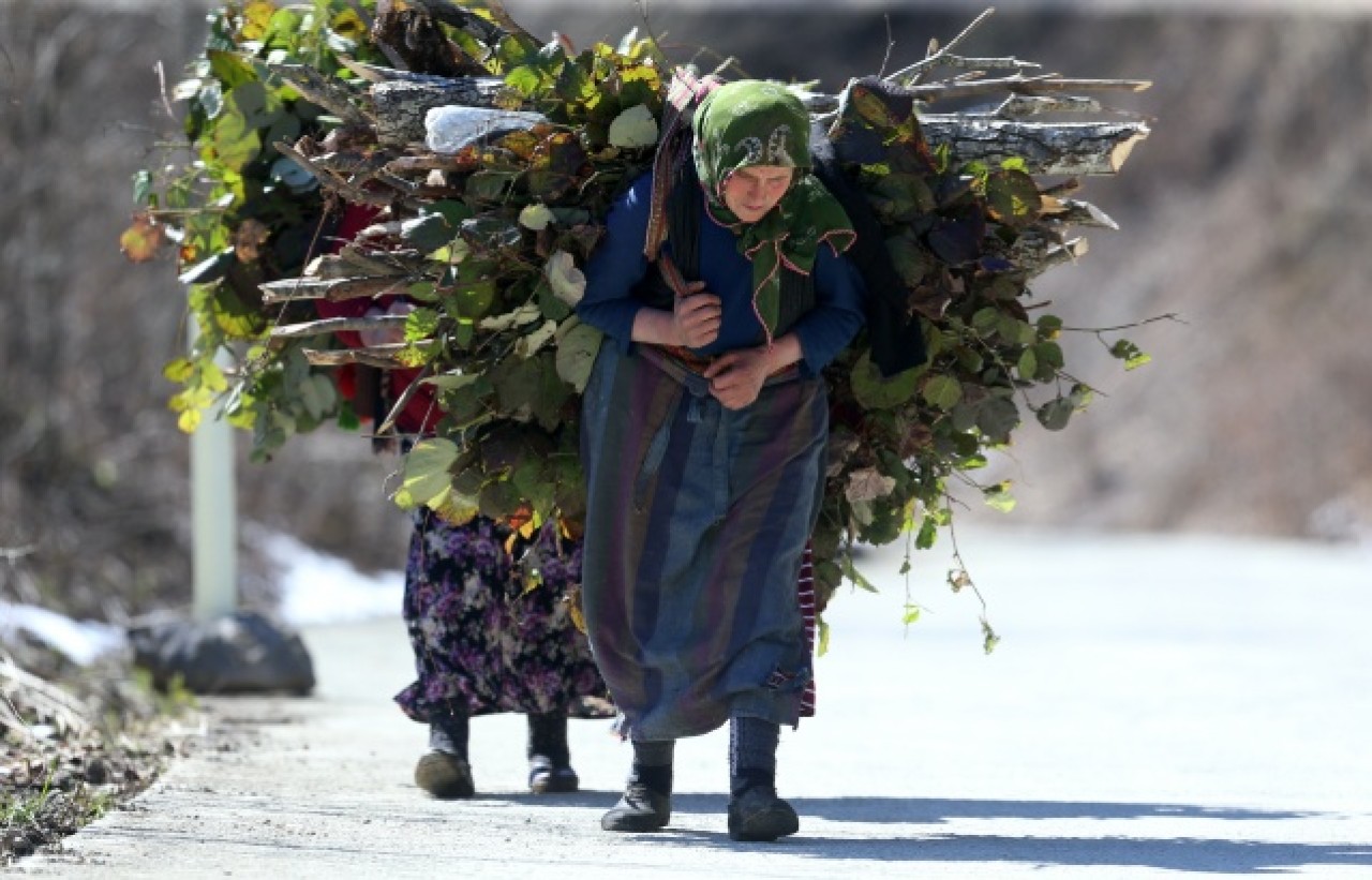 Doğu Karadenizli kadınların sabah başlayan yorucu mesaisi 4