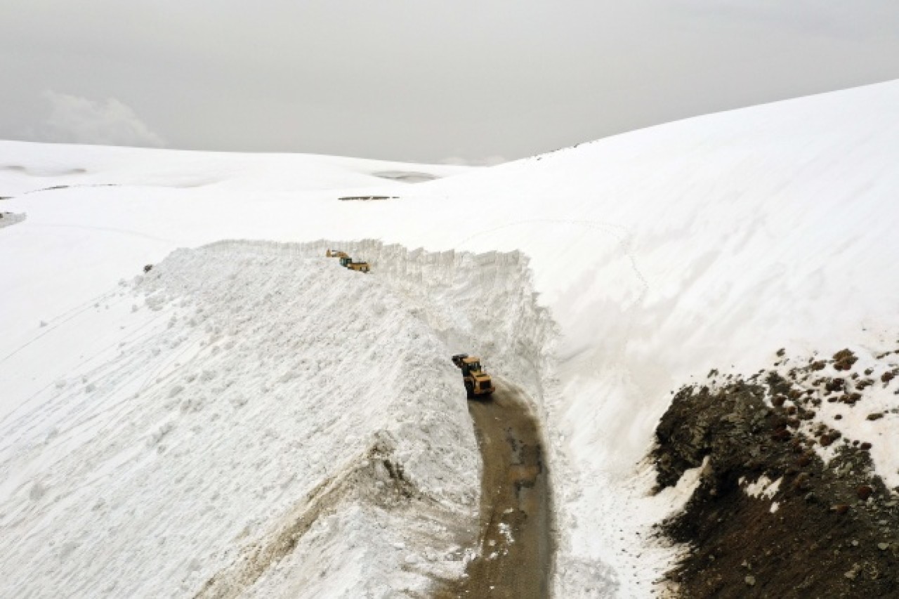 Muş'ta 4 aydır kapalı olan alternatif köy yolu 7 günde açılabildi 18