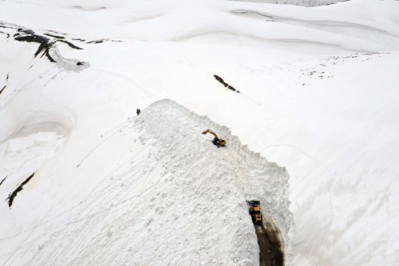 Muş'ta 4 aydır kapalı olan alternatif köy yolu 7 günde açılabildi 7