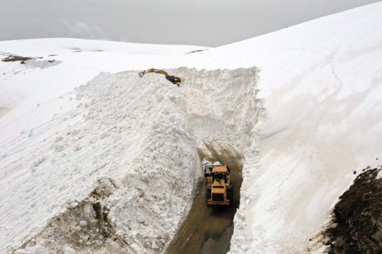 Muş'ta 4 aydır kapalı olan alternatif köy yolu 7 günde açılabildi 13