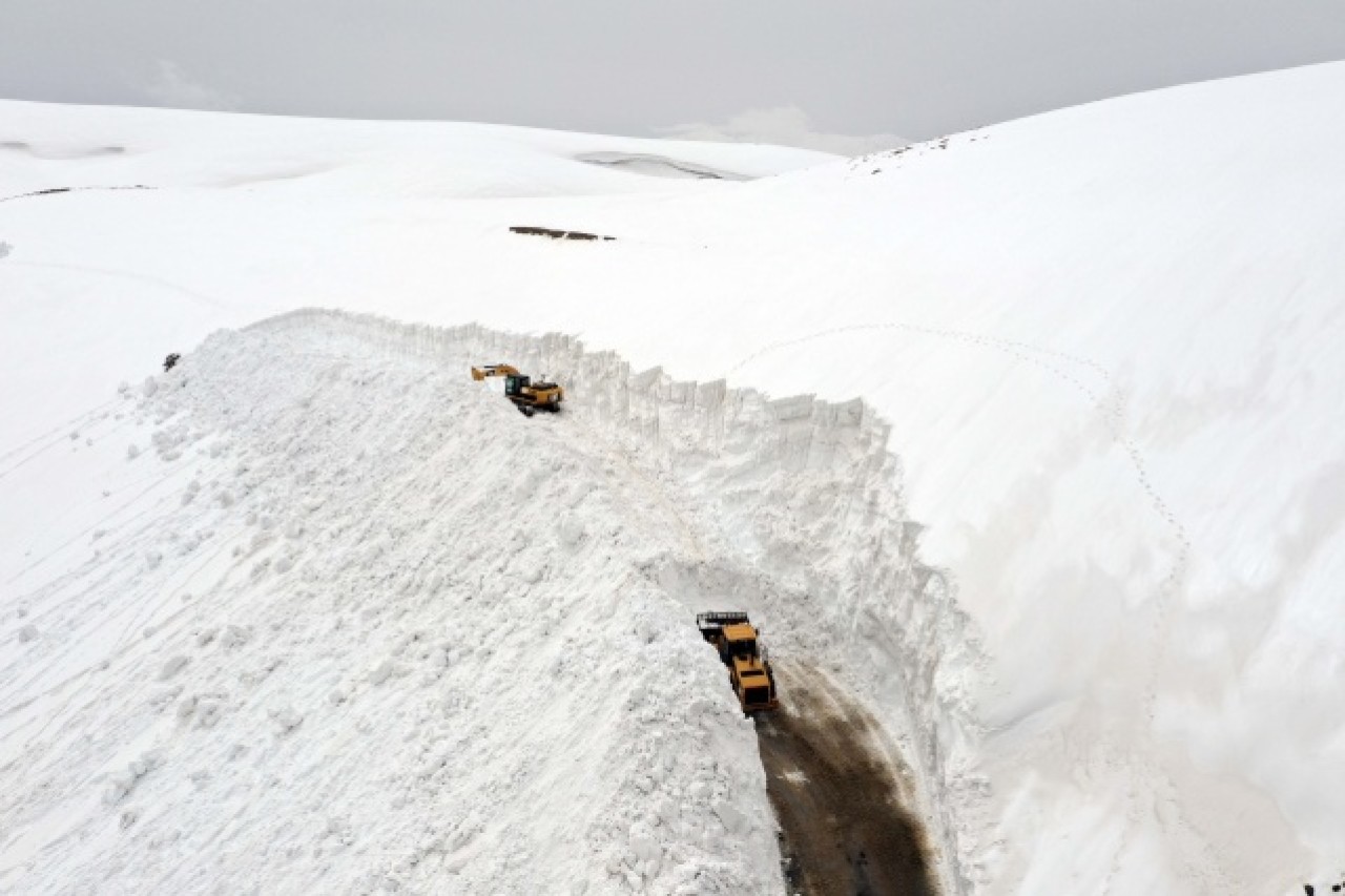 Muş'ta 4 aydır kapalı olan alternatif köy yolu 7 günde açılabildi 21