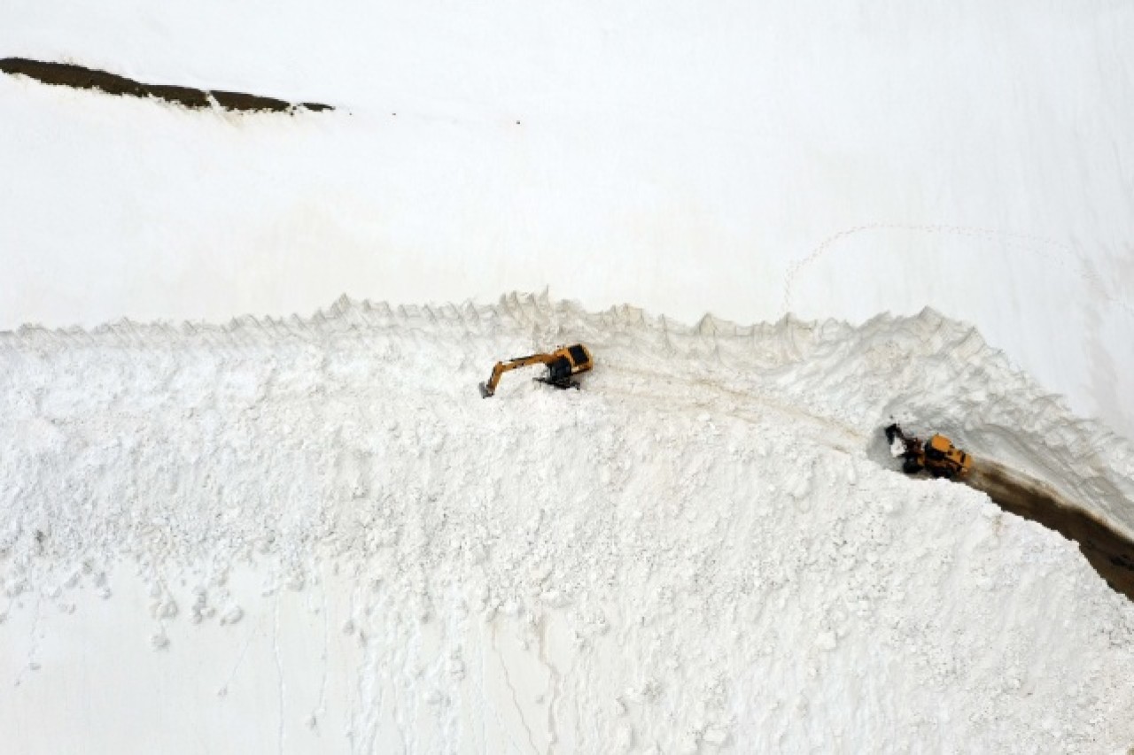 Muş'ta 4 aydır kapalı olan alternatif köy yolu 7 günde açılabildi 8