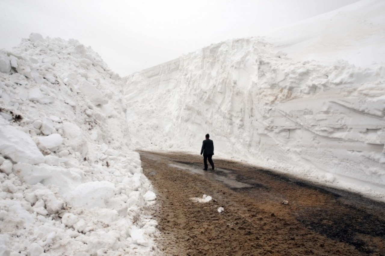 Muş'ta 4 aydır kapalı olan alternatif köy yolu 7 günde açılabildi 9