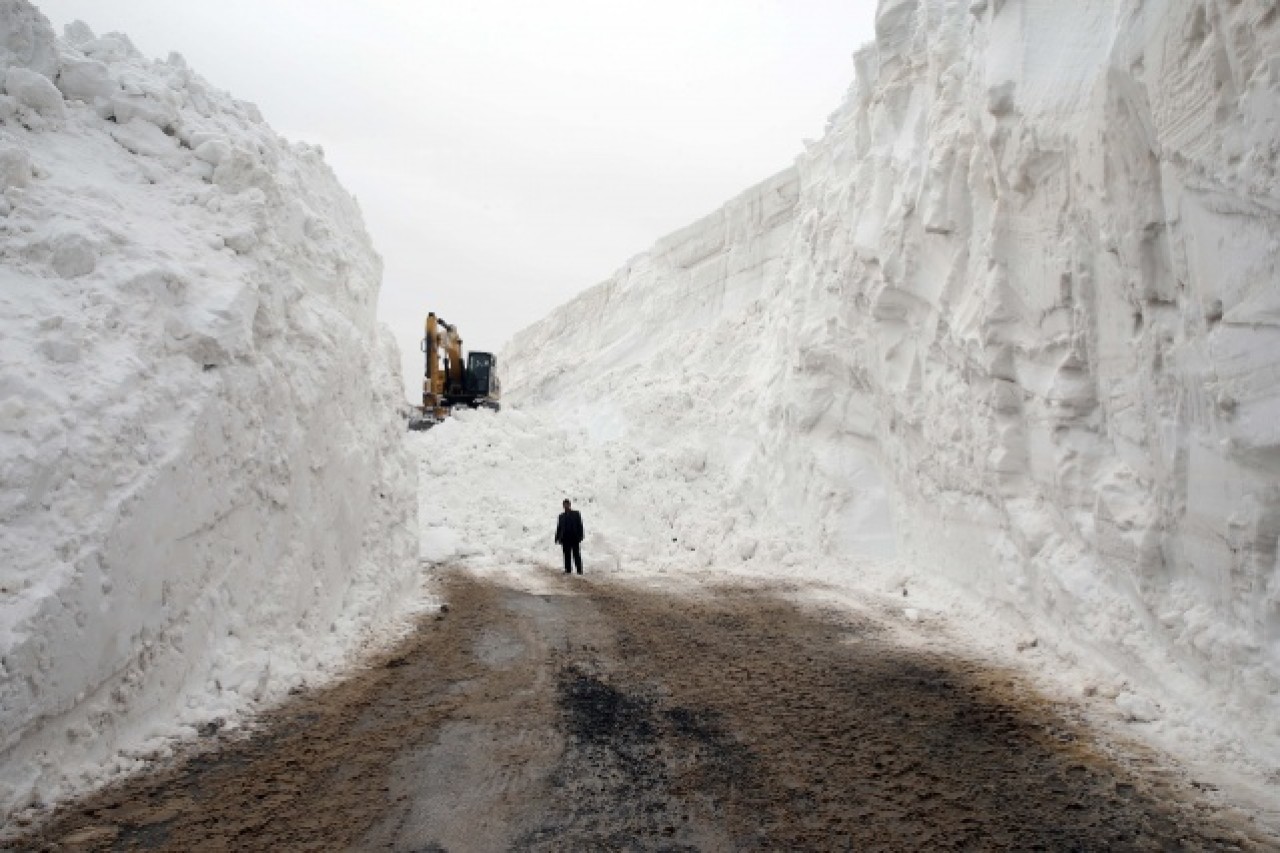 Muş'ta 4 aydır kapalı olan alternatif köy yolu 7 günde açılabildi 16