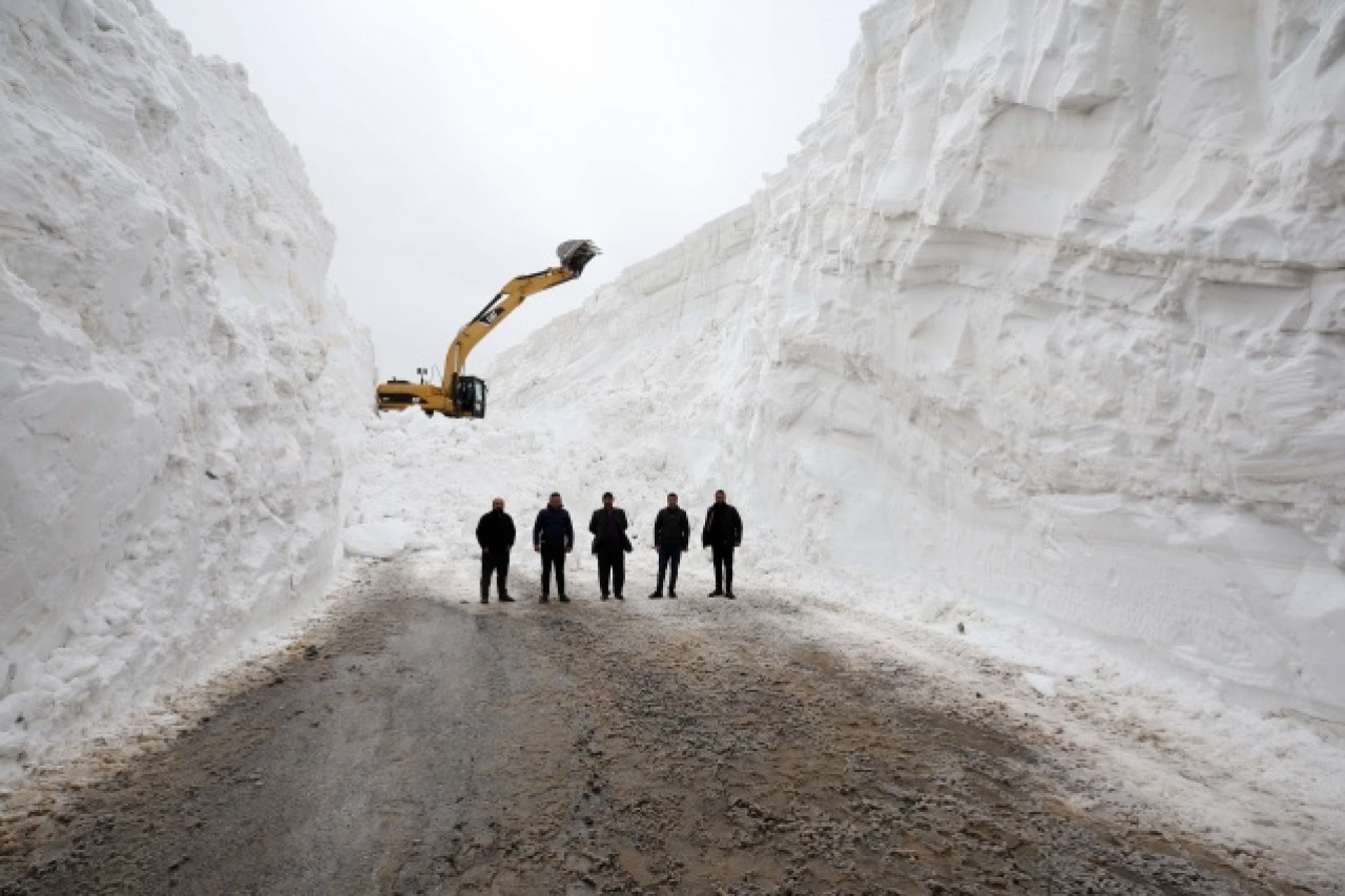Muş'ta 4 aydır kapalı olan alternatif köy yolu 7 günde açılabildi 14