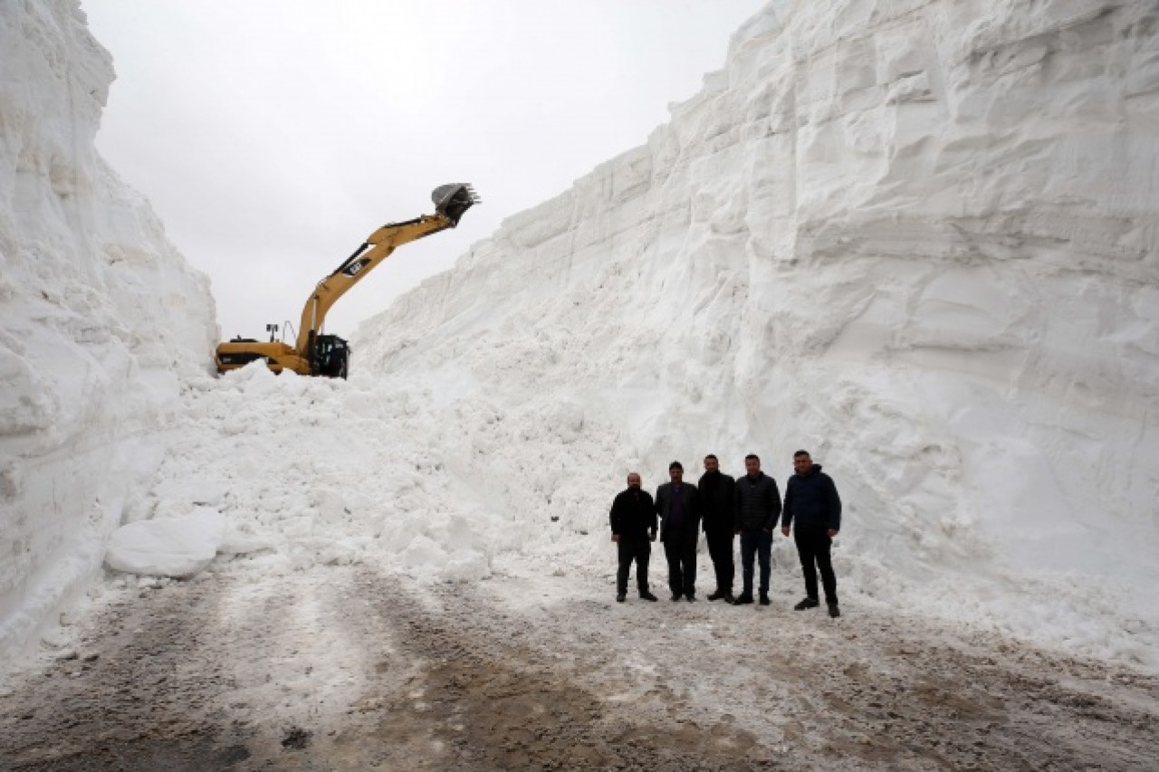 Muş'ta 4 aydır kapalı olan alternatif köy yolu 7 günde açılabildi 19