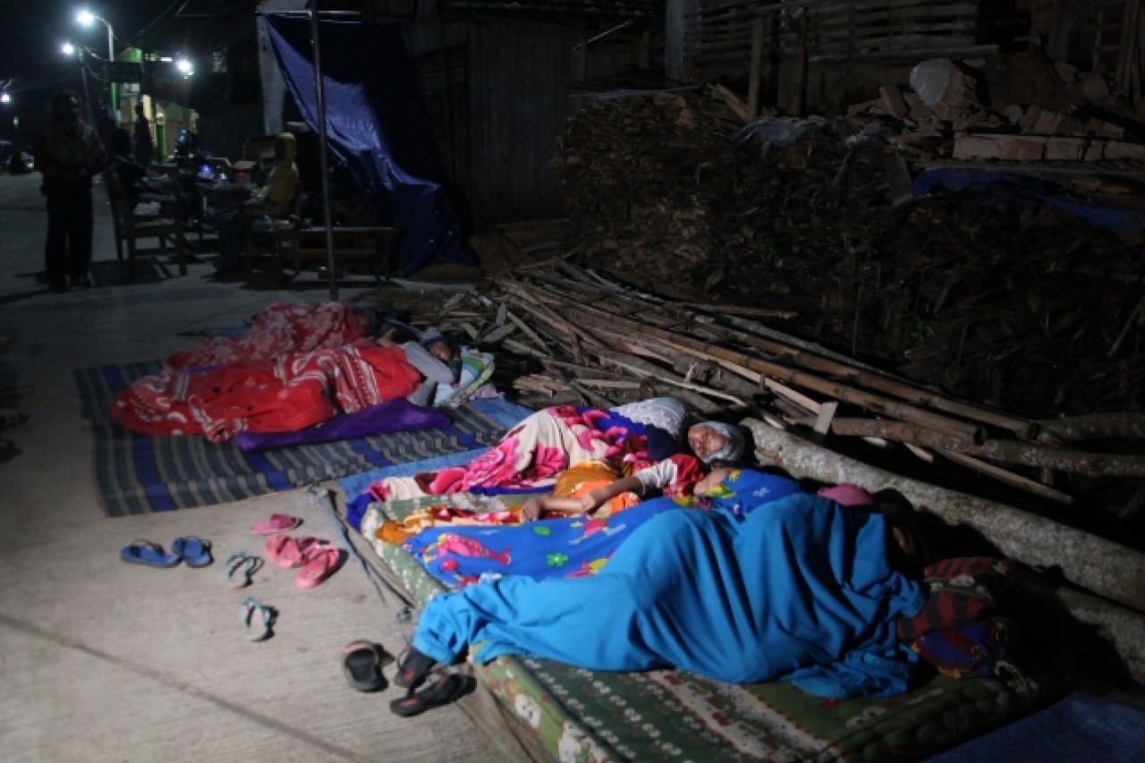 Endonezya'da 6 büyüklüğünde deprem meydana geldi 5