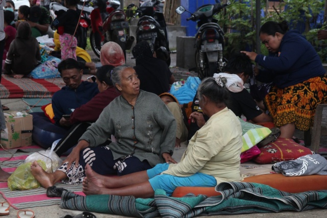 Endonezya'da 6 büyüklüğünde deprem meydana geldi 2