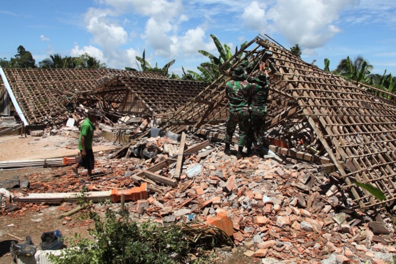 Endonezya'da 6 büyüklüğünde deprem meydana geldi 16