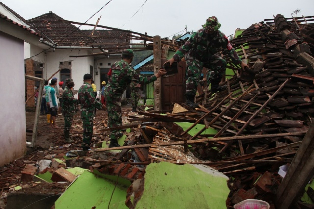 Endonezya'da 6 büyüklüğünde deprem meydana geldi 17