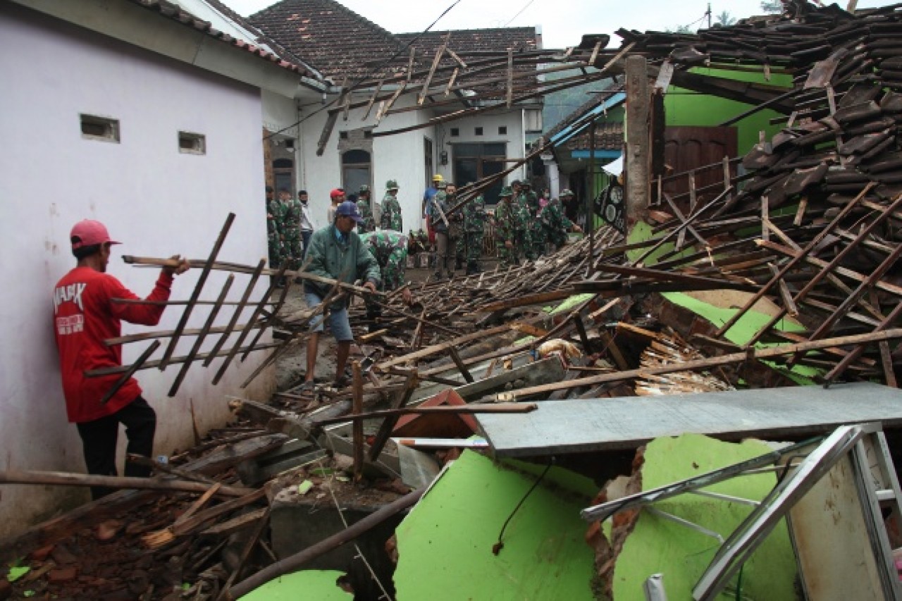 Endonezya'da 6 büyüklüğünde deprem meydana geldi 3