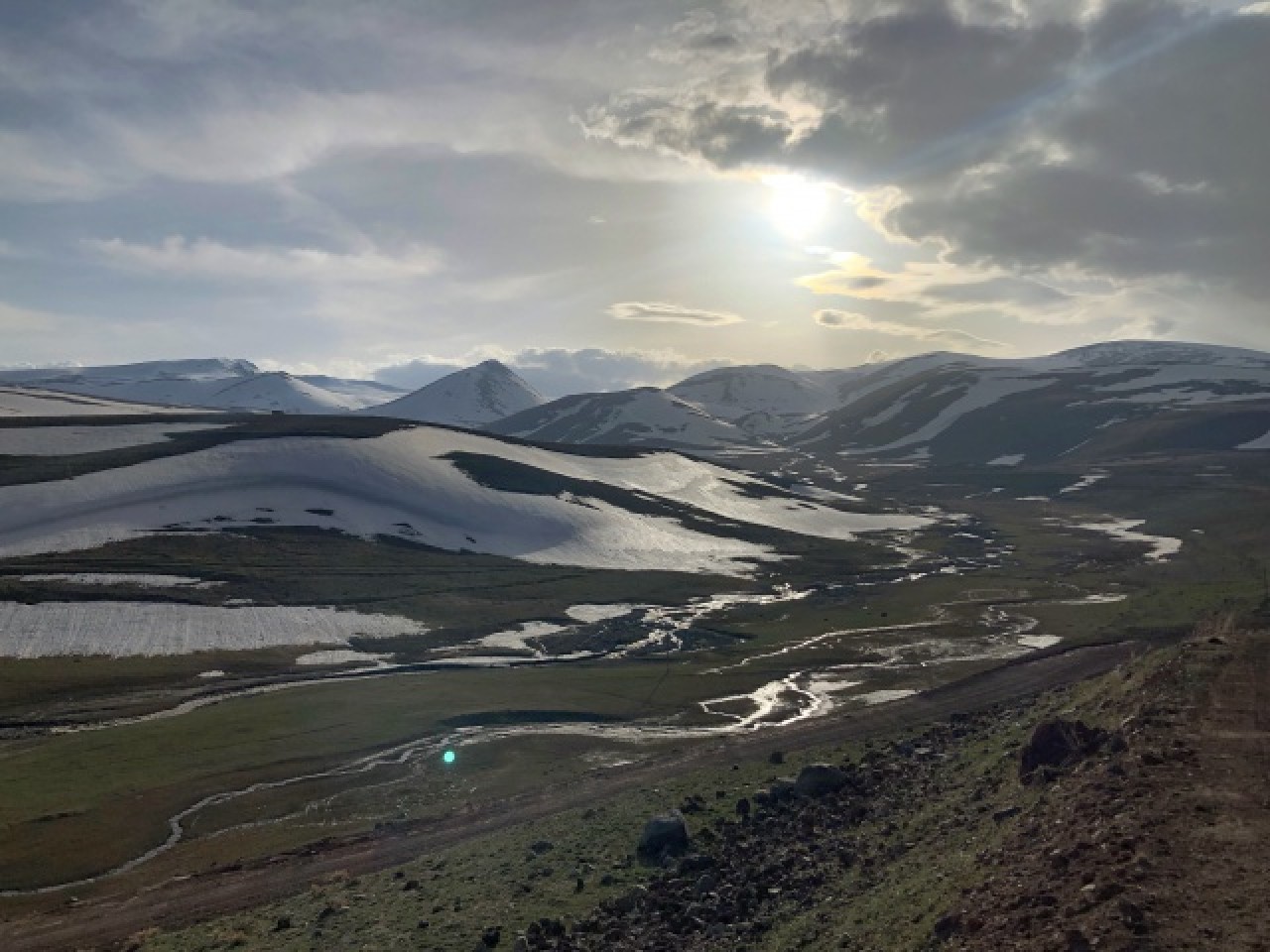 Aras Dağları karların erimesiyle renklendi 7