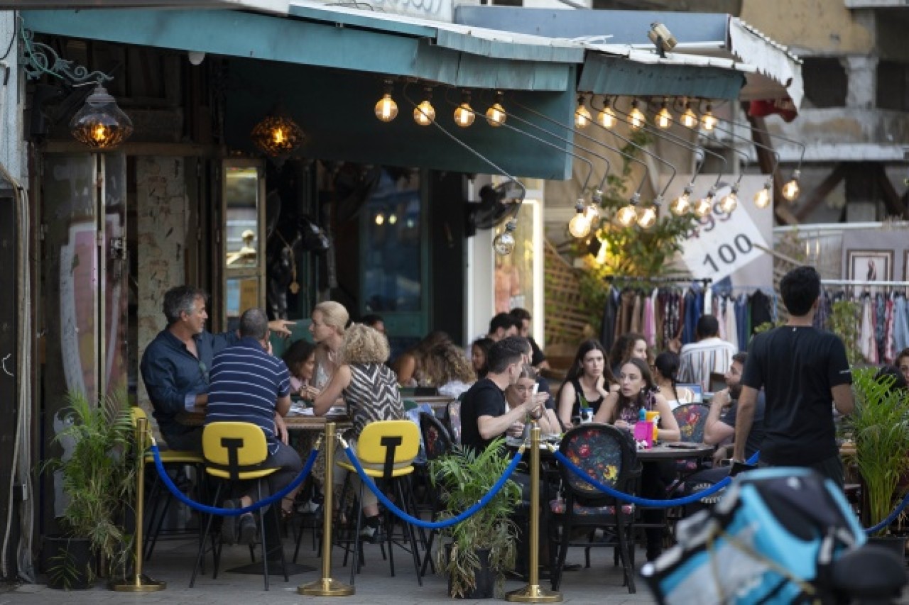 İsrail’de hayat aşı sayesinde normale dönmeye başladı 11