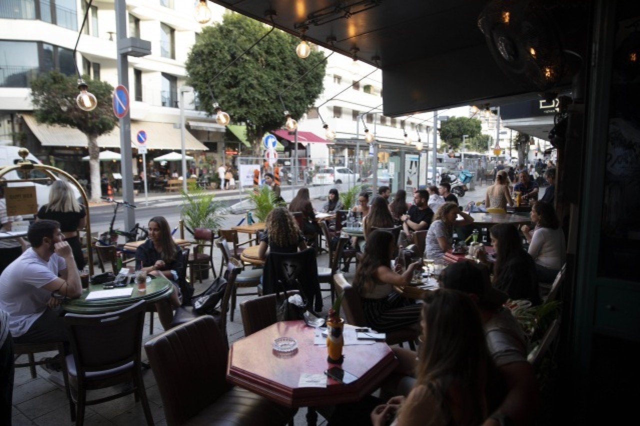 İsrail’de hayat aşı sayesinde normale dönmeye başladı 8