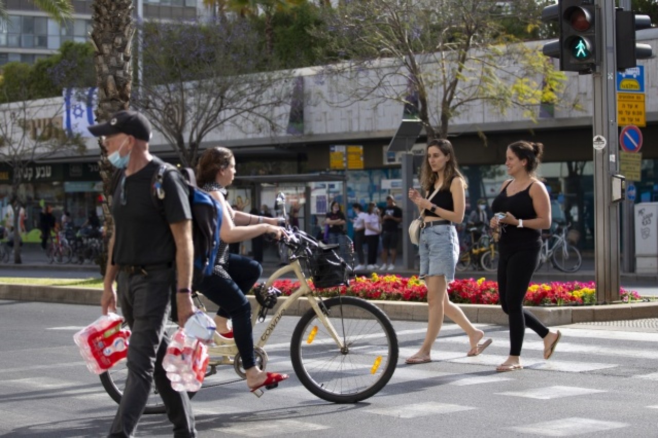 İsrail’de hayat aşı sayesinde normale dönmeye başladı 7