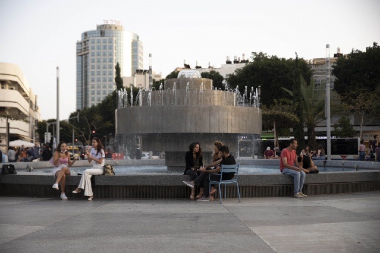 İsrail’de hayat aşı sayesinde normale dönmeye başladı 12