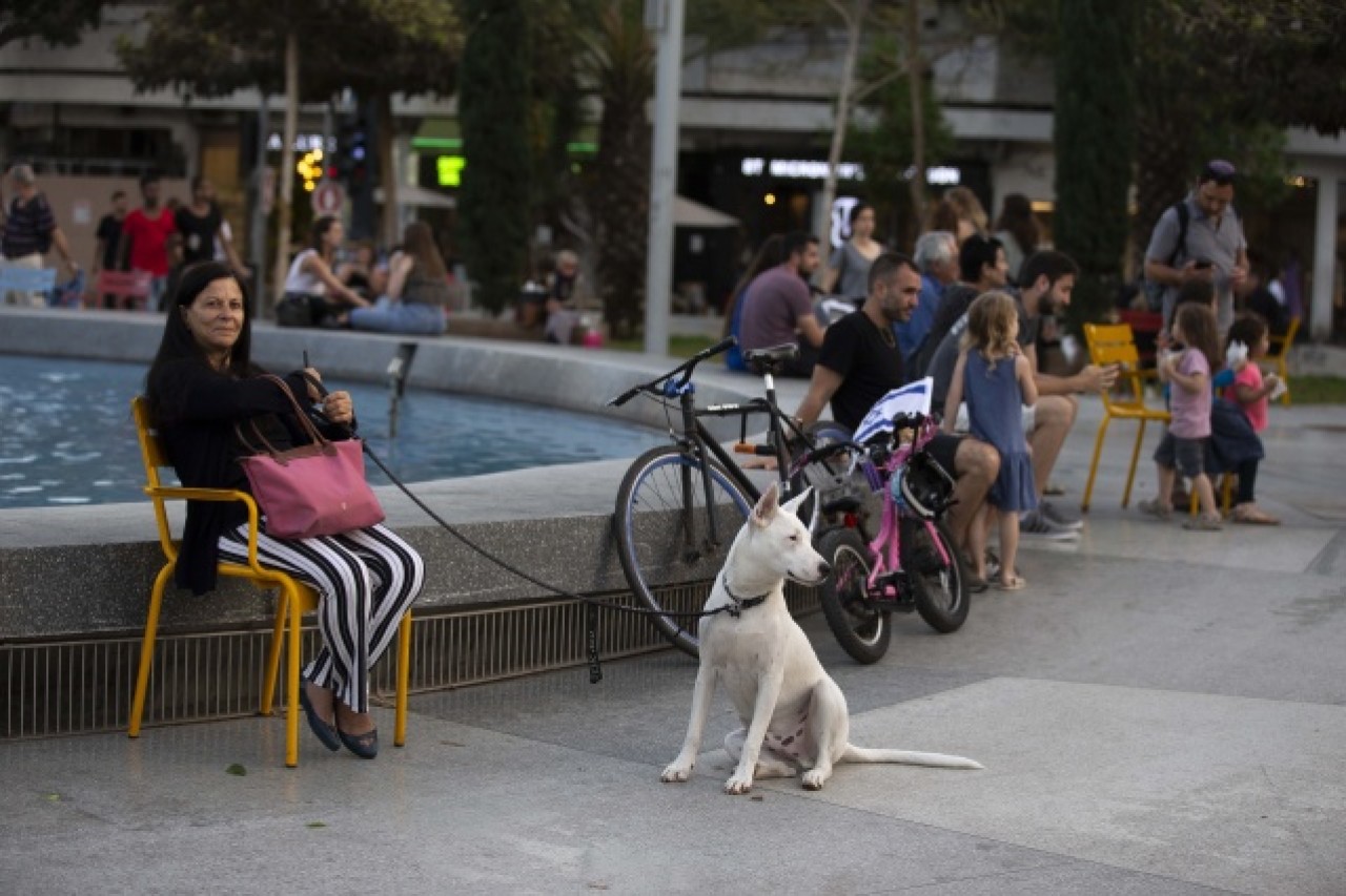 İsrail’de hayat aşı sayesinde normale dönmeye başladı 2
