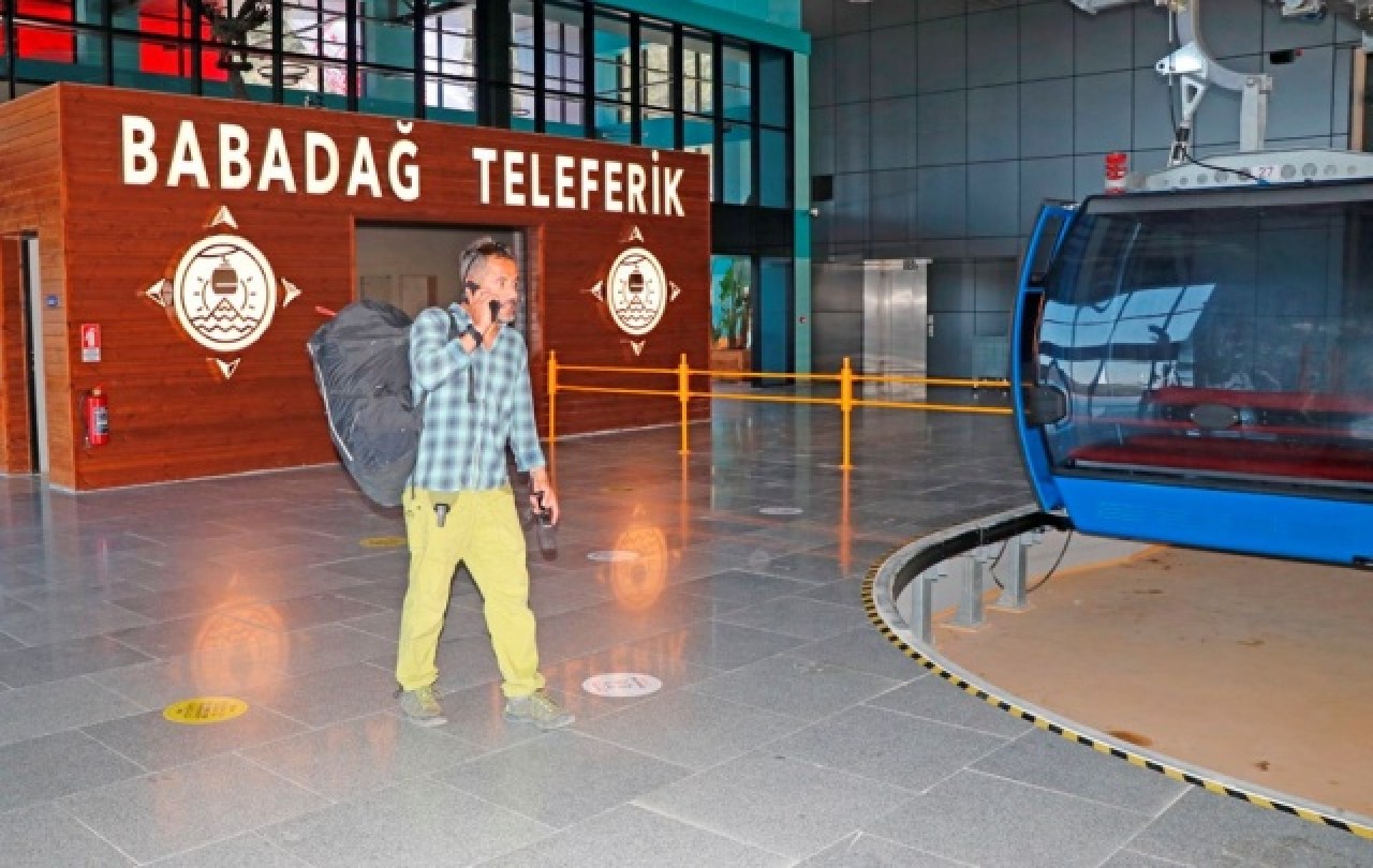 İşinden evine "uçarak" gidiyor 3