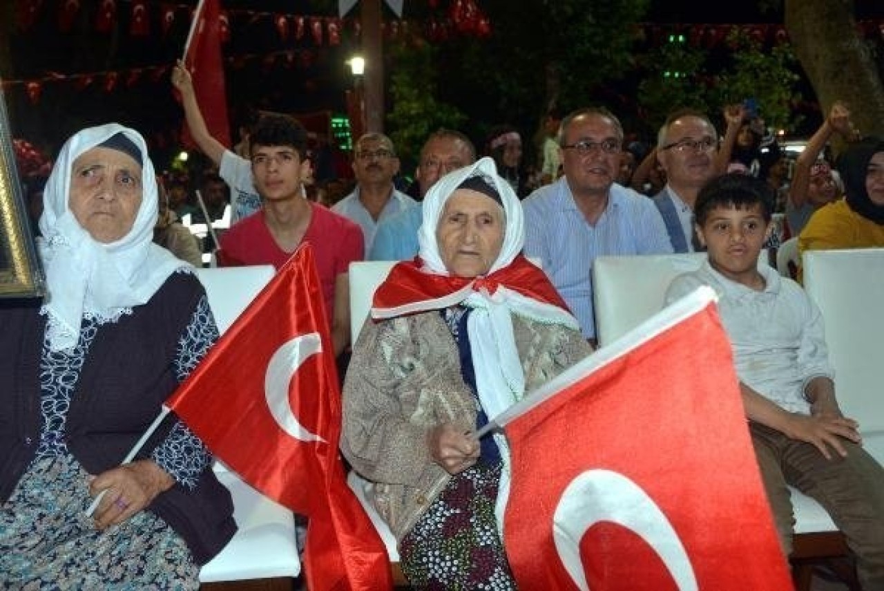 106 yaşında demokrasi nöbetine katıldı 3