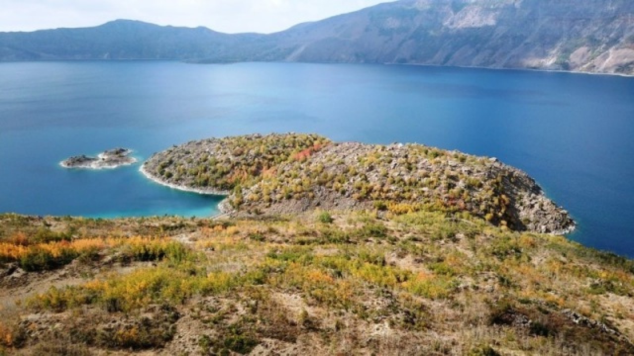 Nemrut Krater Gölü'nden sonbahar manzaraları 2