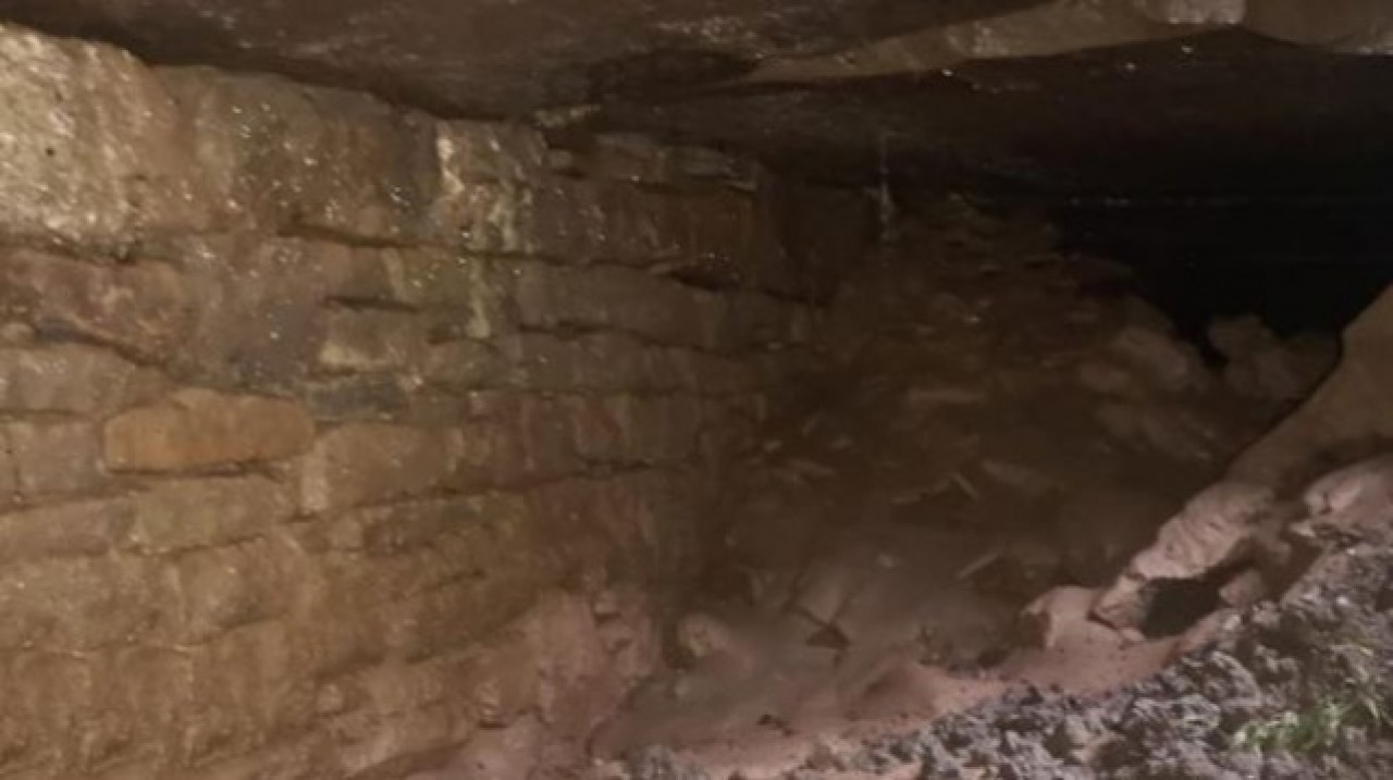 Kabloların yerini değiştiren elektrikçiler Ortaçağ'dan kalma gizli tünel keşfetti 5