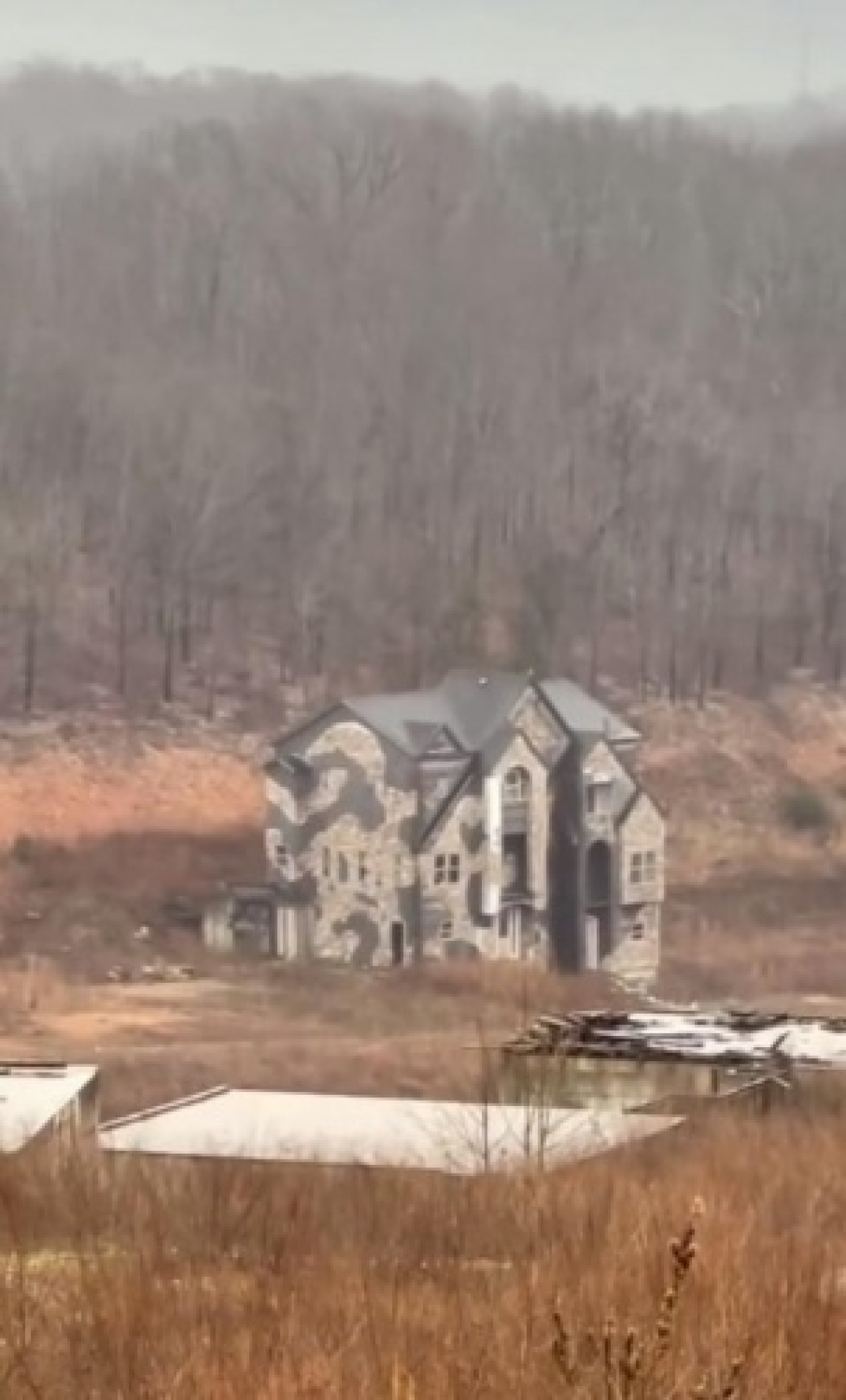 Görenler sınırı geçemiyor: 1, 6 milyar dolarlık tatil köyünün hikayesi ürkütüyor 5