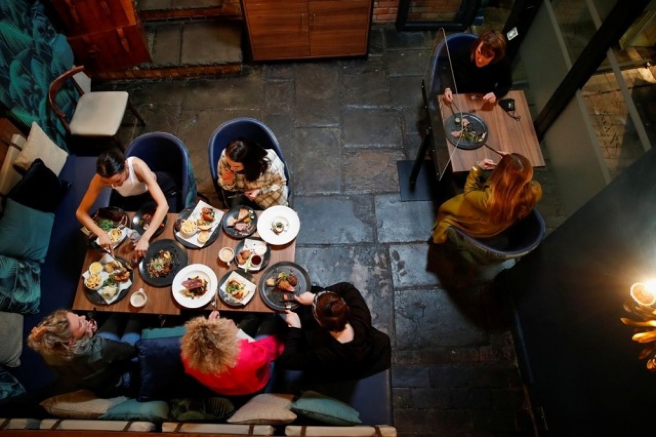 İngiltere yeniden açıldı: Kucaklaşmak ve parti yapmak serbest 4