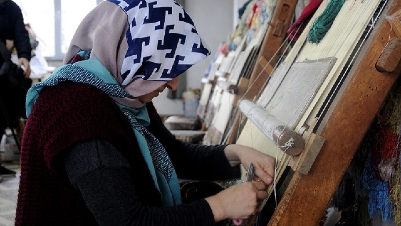 3 yılda dokuyorlar 9 bin lira kazanıyorlar 3