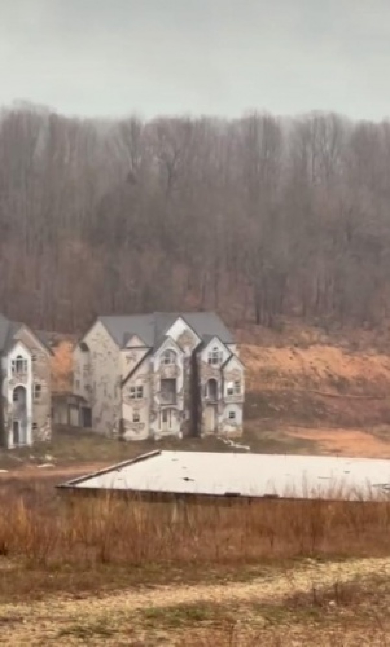 Görenler sınırı geçemiyor: 1, 6 milyar dolarlık tatil köyünün hikayesi ürkütüyor 6