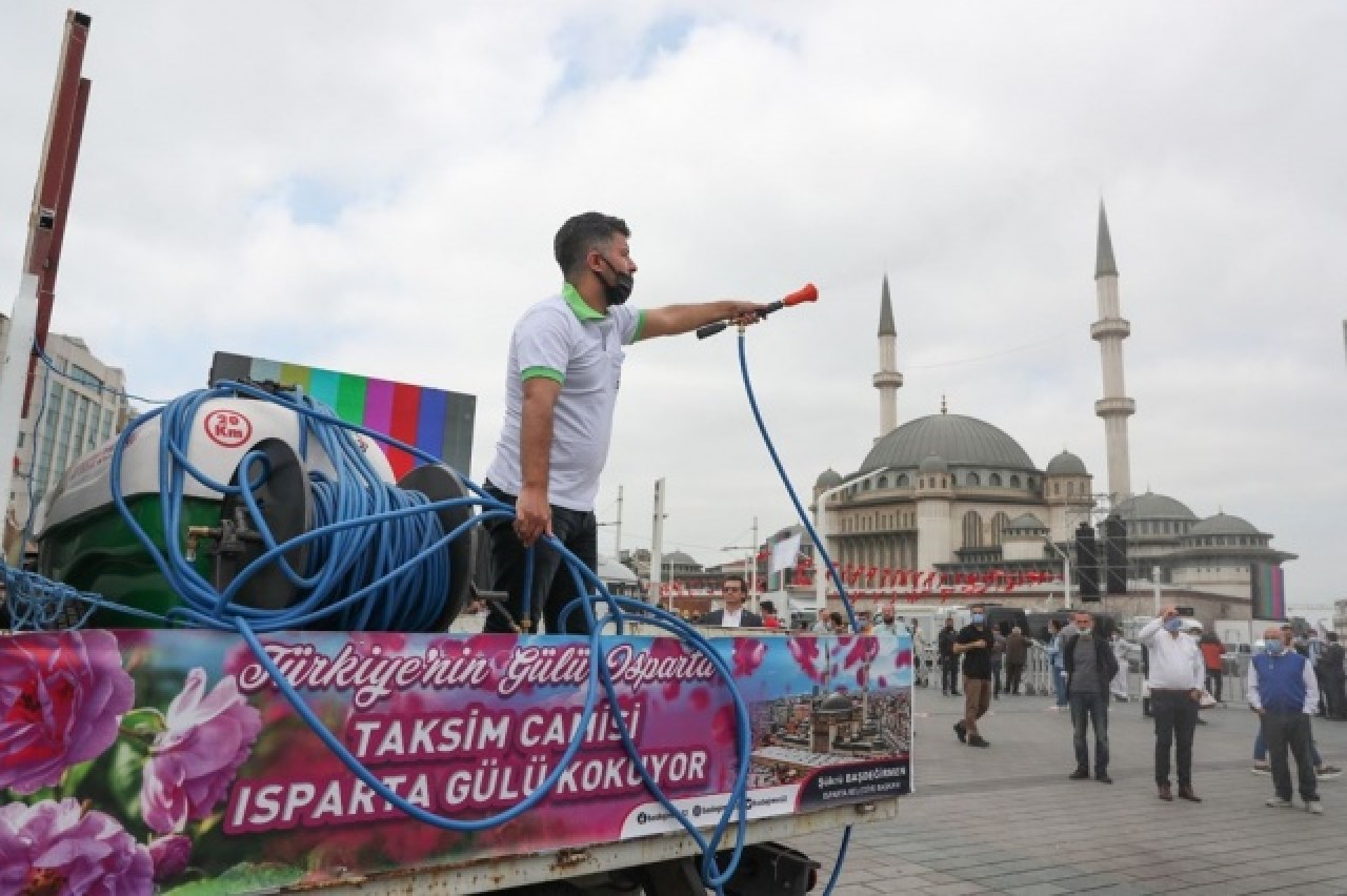 Taksim Camii ibadete açıldı 2