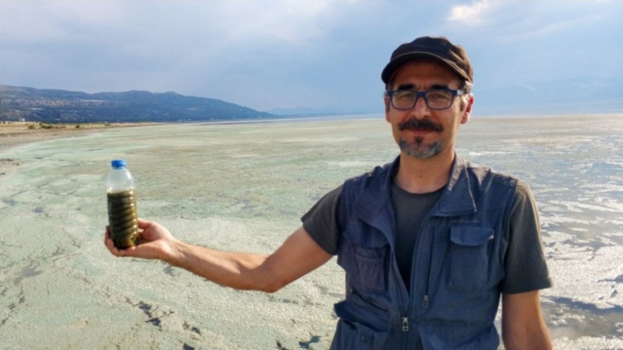 Burdur Gölü'nün rengi değişti 4