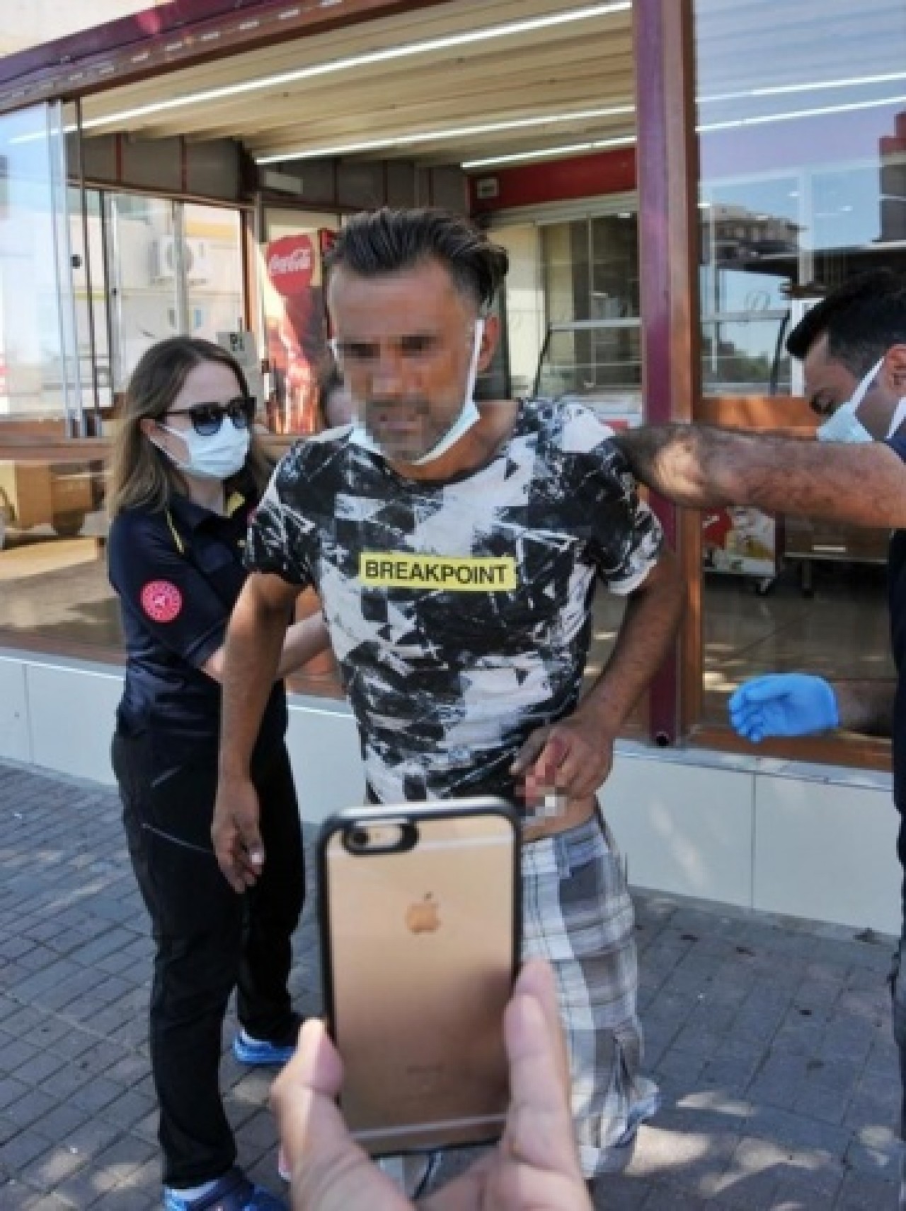 Sırtındaki bıçakla,  Almanya’daki ablasıyla görüntülü görüştü 1