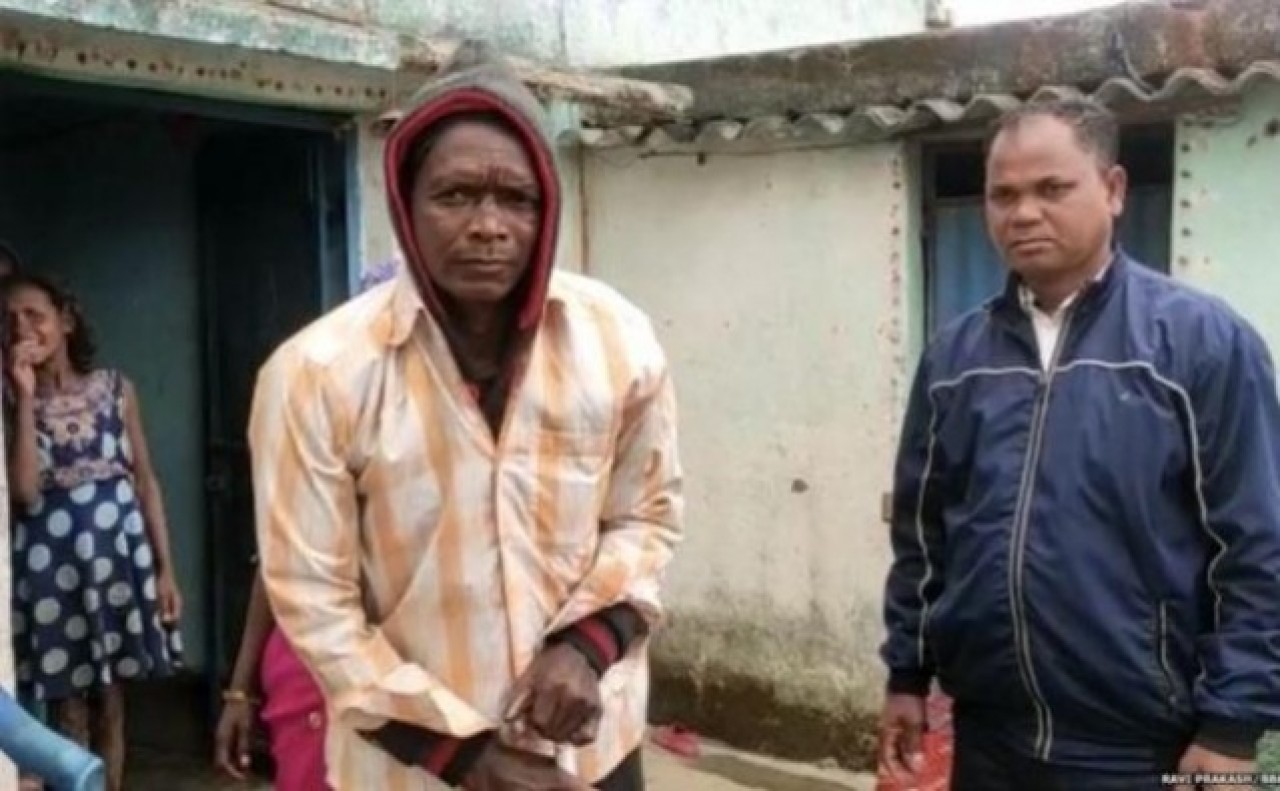 55 yaşındaki felçli adam,  koronavirüs aşısı yaptırdıktan sonra yürümeye başladı 4