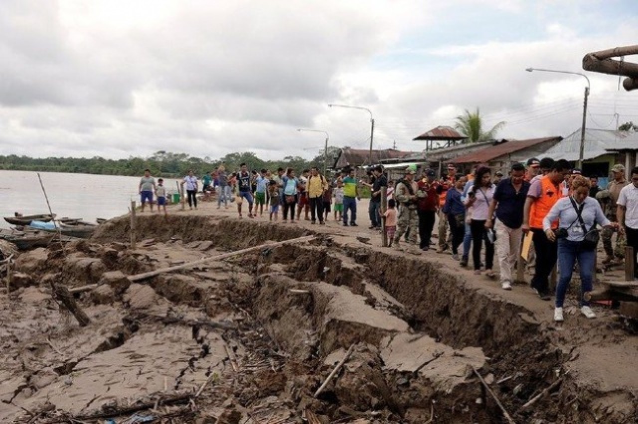 8 büyüklüğündeki deprem halkı sokaklara döktü 1