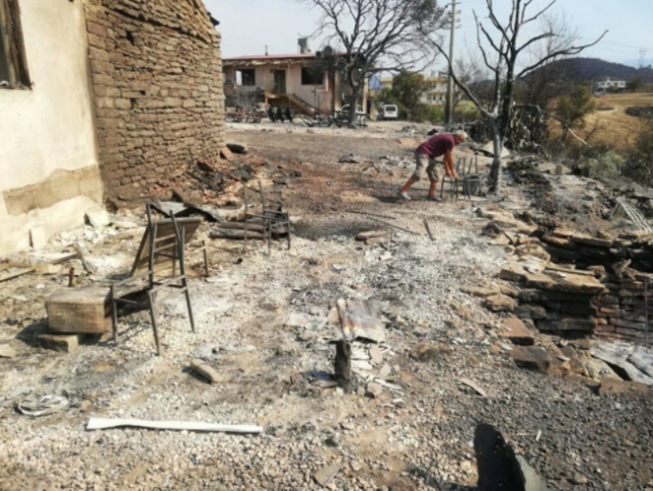 Küllerin arasından topladılar: Yangından geriye kalanlar 4