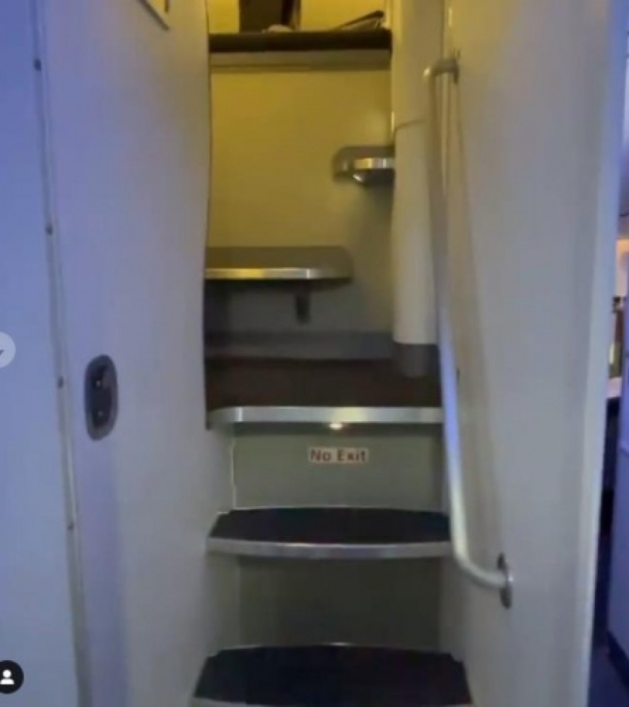 Yolcuların aklına bile gelmez! İşte uçaklarda kimsenin bilmediği bölme 6