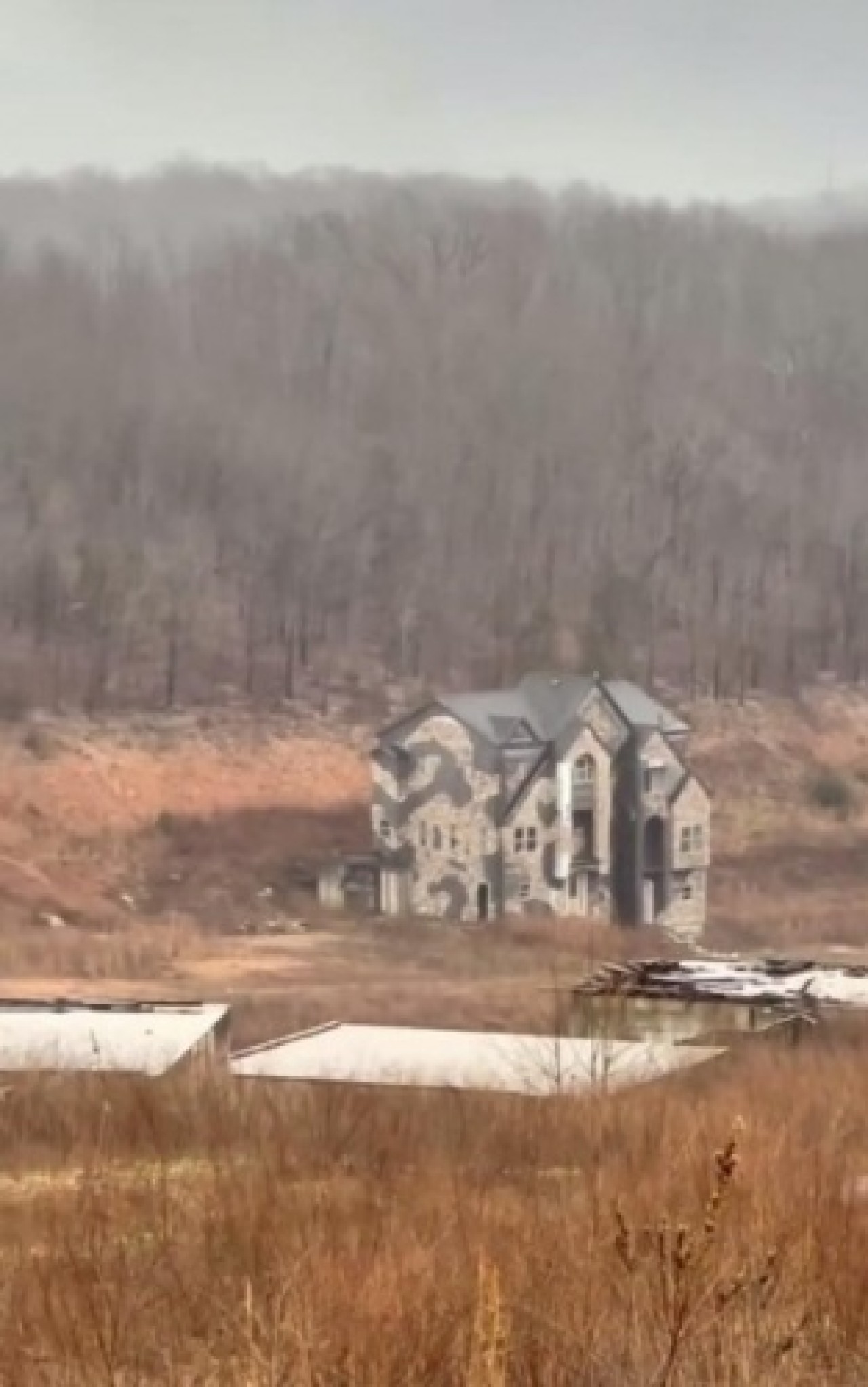 Görenler sınırı geçemiyor: 1, 6 milyar dolarlık tatil köyünün hikayesi ürkütüyor 8