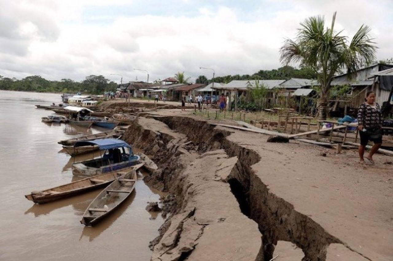 8 büyüklüğündeki deprem halkı sokaklara döktü 5