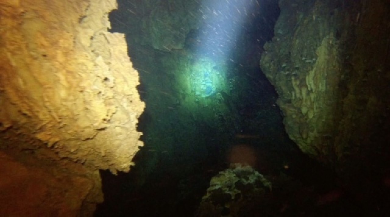 Antalyalı dalgıçlar suyun gözüne daldılar 8