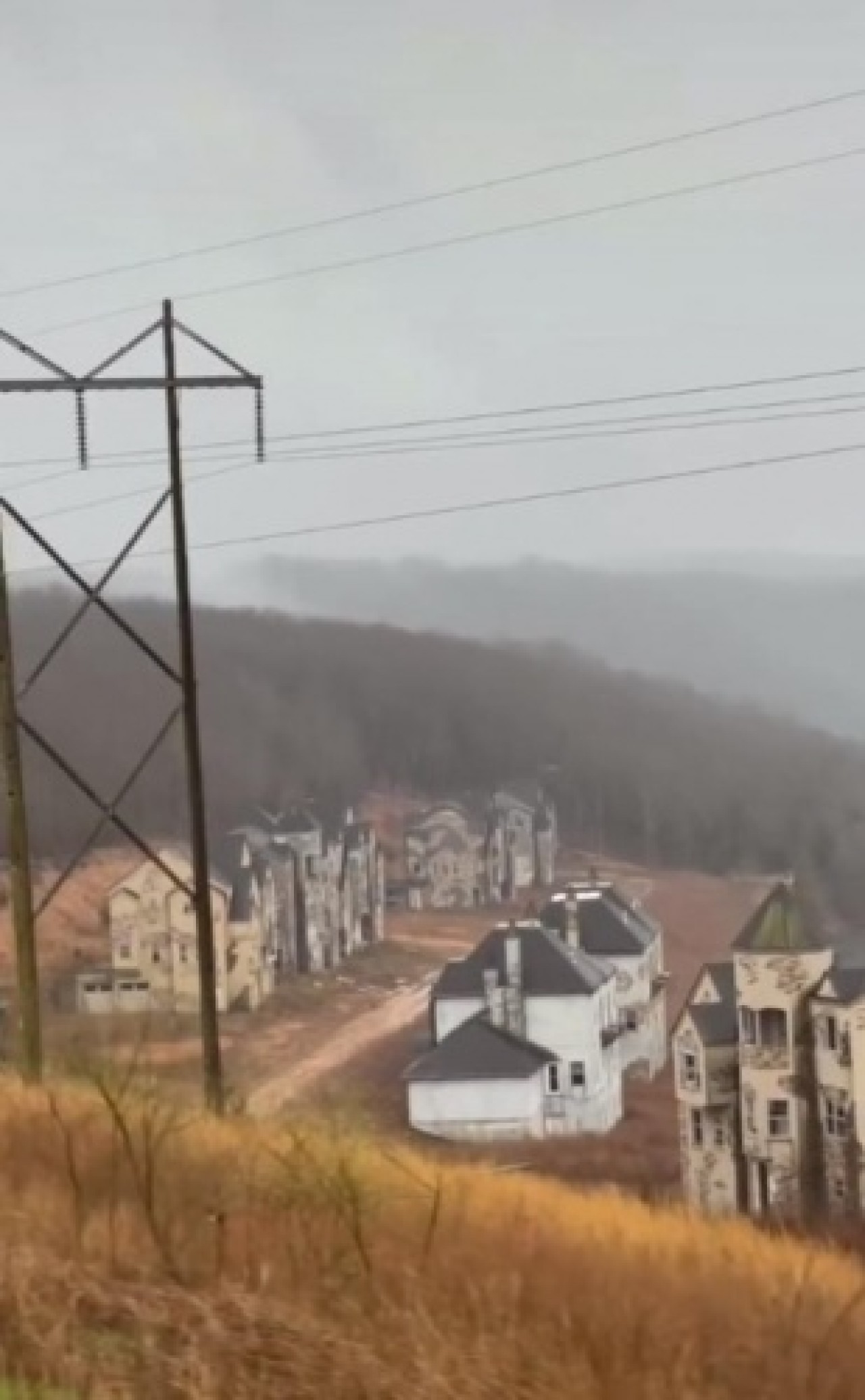 Görenler sınırı geçemiyor: 1, 6 milyar dolarlık tatil köyünün hikayesi ürkütüyor 3