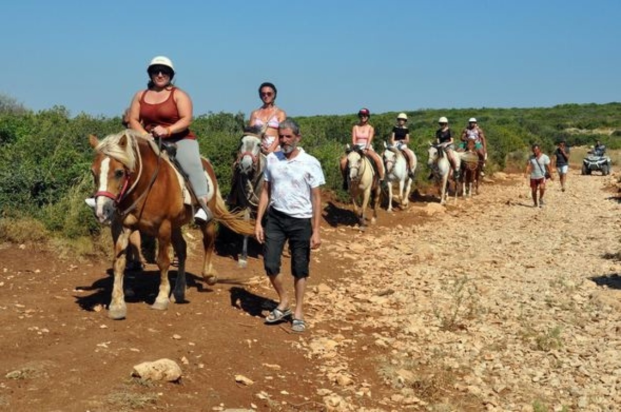 Turistlerden atlı safari turuna büyük ilgi 7