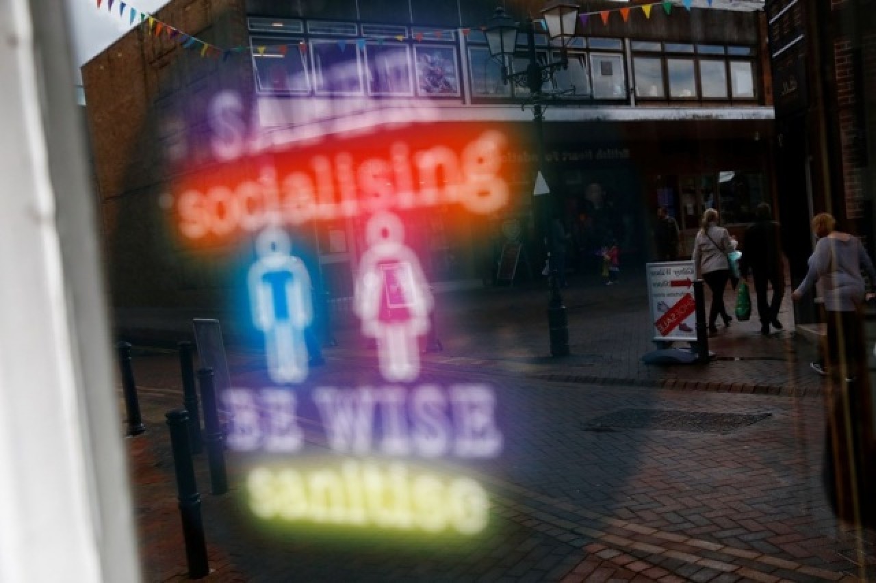 İngiltere yeniden açıldı: Kucaklaşmak ve parti yapmak serbest 6