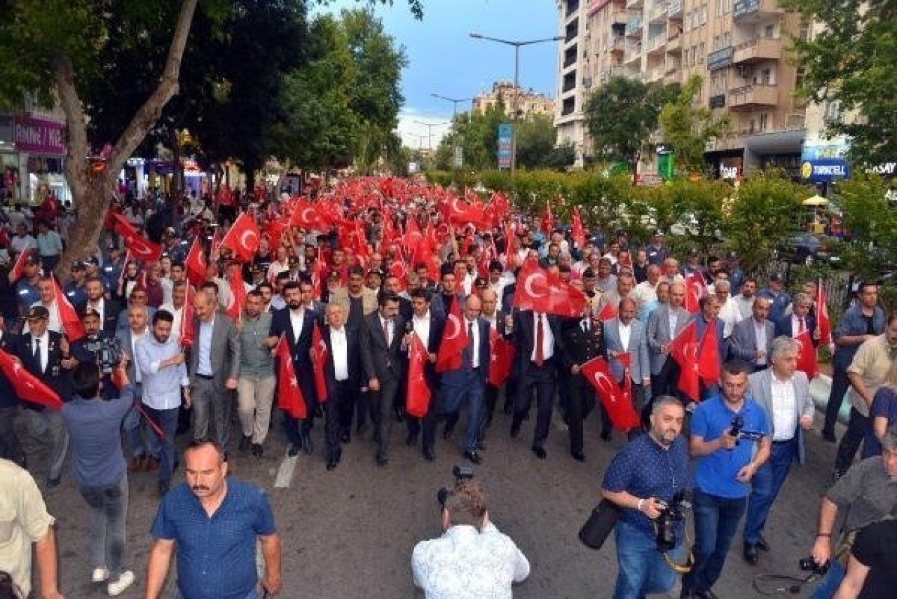 106 yaşında demokrasi nöbetine katıldı 10