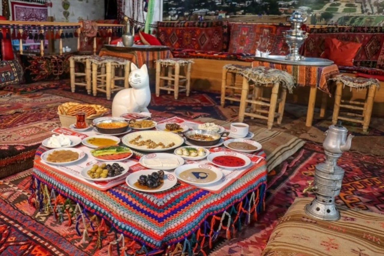 Sosyal medya "Dünya Kahvaltı Günü"nde Van kahvaltısı fotoğraflarıyla renklenecek 8