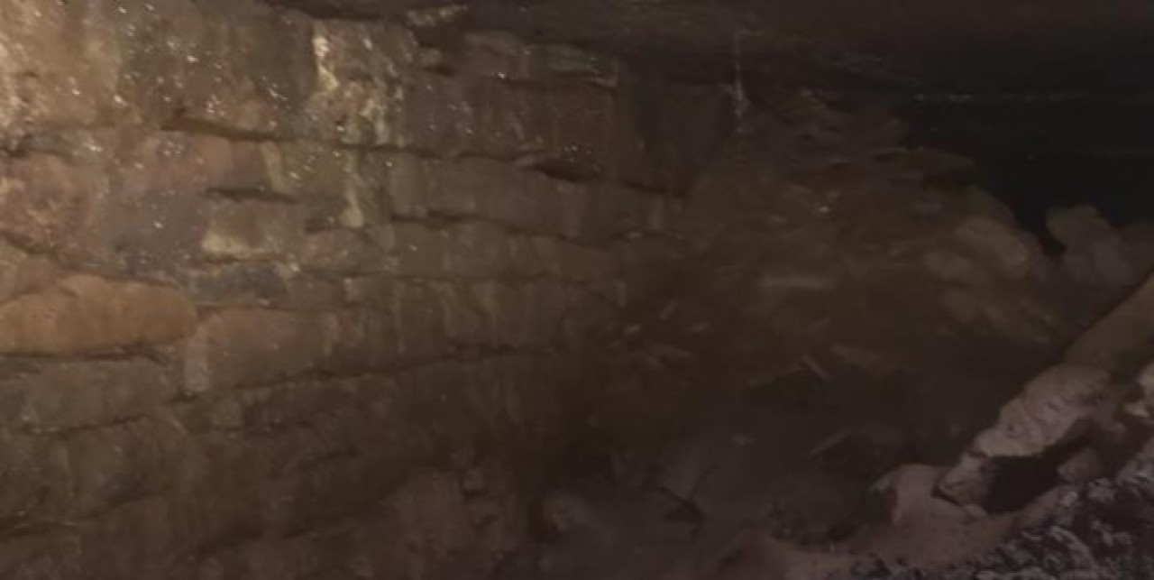 Kabloların yerini değiştiren elektrikçiler Ortaçağ'dan kalma gizli tünel keşfetti 2