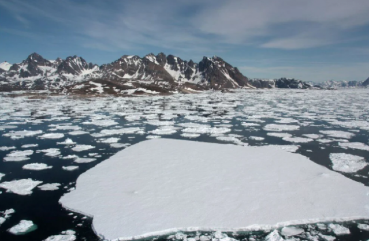 Grönland hızla eriyor: Son 2 günde 17 milyar ton buzul yok oldu 3